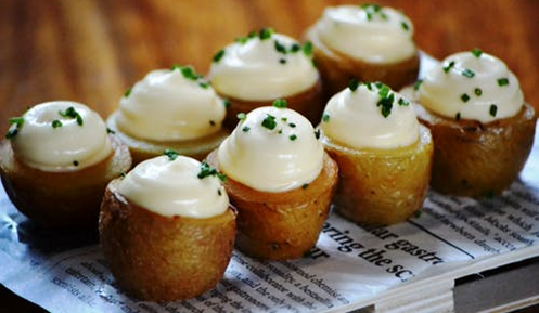 POTATOES WITH SOUR CREAM
