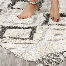 Load image into Gallery viewer, Hand Woven Wool Area Rug Woven Gray Argyle Boho Chic 1212